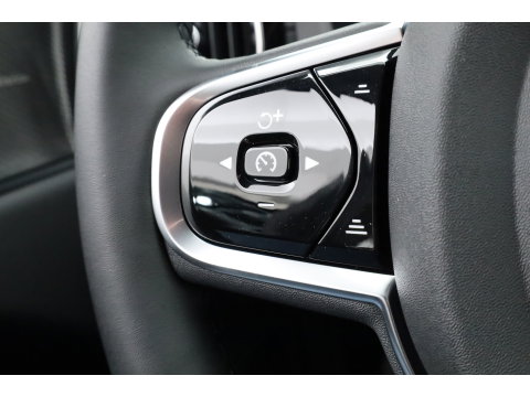 Volvo XC60 2.0 T8 Plug-in hybrid AWD Ultra Black Edition | Facelift 2026 | Pano-dak | H&K Audio | Head up | Gelaagd Glas | Blis | ACC | 360 camera |