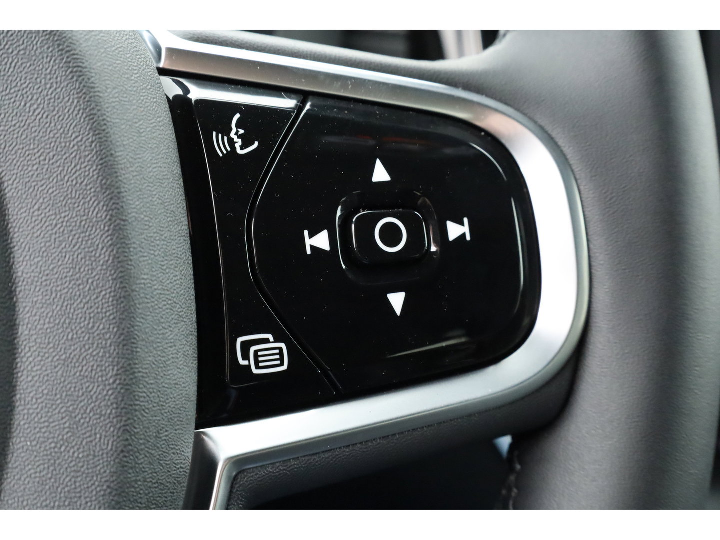 Volvo XC60 2.0 T8 Plug-in hybrid AWD Ultra Black Edition | Facelift 2026 | Pano-dak | H&K Audio | Head up | Gelaagd Glas | Blis | ACC | 360 camera |