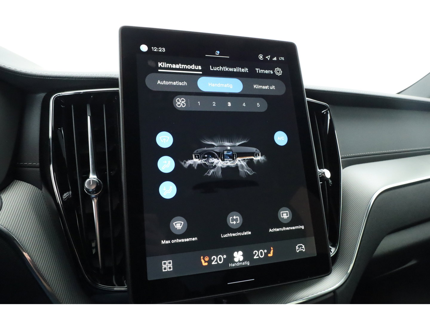 Volvo XC60 2.0 T8 Plug-in hybrid AWD Ultra Black Edition | Facelift 2026 | Pano-dak | H&K Audio | Head up | Gelaagd Glas | Blis | ACC | 360 camera |