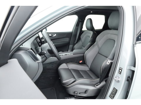 Volvo XC60 2.0 T8 Plug-in hybrid AWD Ultra Black Edition | Facelift 2026 | Pano-dak | H&K Audio | Head up | Gelaagd Glas | Blis | ACC | 360 camera |