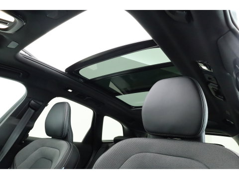 Volvo XC60 2.0 T8 Plug-in hybrid AWD Ultra Black Edition | Facelift 2026 | Pano-dak | H&K Audio | Head up | Gelaagd Glas | Blis | ACC | 360 camera |