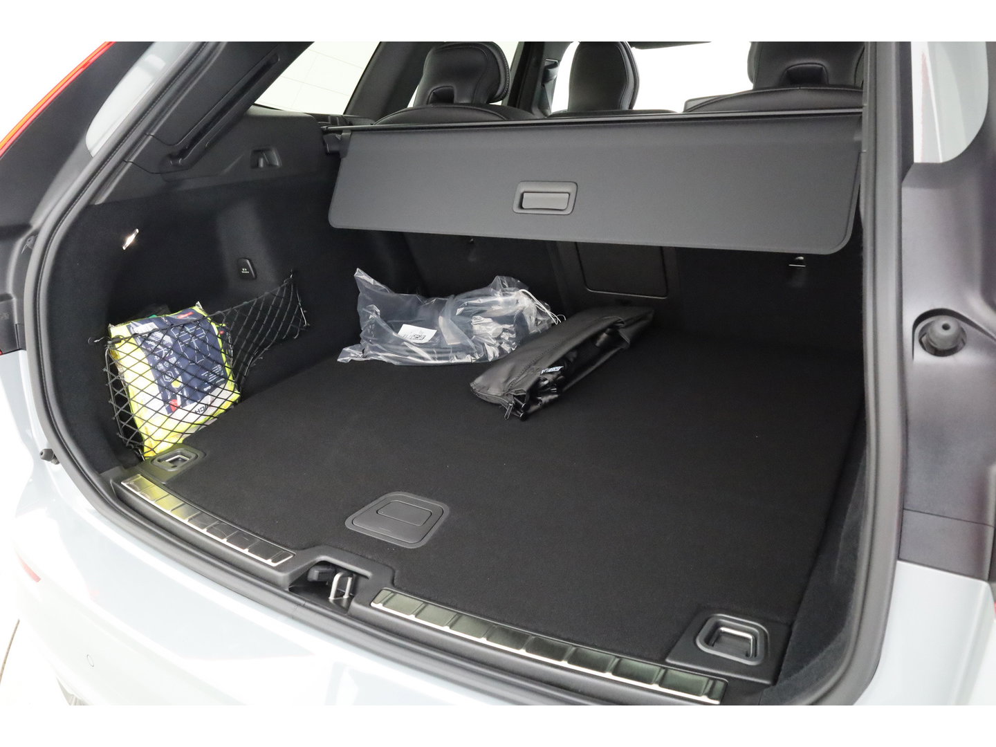 Volvo XC60 2.0 T8 Plug-in hybrid AWD Ultra Black Edition | Facelift 2026 | Pano-dak | H&K Audio | Head up | Gelaagd Glas | Blis | ACC | 360 camera |