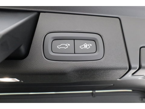 Volvo XC60 2.0 T8 Plug-in hybrid AWD Ultra Black Edition | Facelift 2026 | Pano-dak | H&K Audio | Head up | Gelaagd Glas | Blis | ACC | 360 camera |