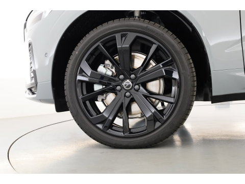 Volvo XC60 2.0 T8 Plug-in hybrid AWD Ultra Black Edition | Facelift 2026 | Pano-dak | H&K Audio | Head up | Gelaagd Glas | Blis | ACC | 360 camera |