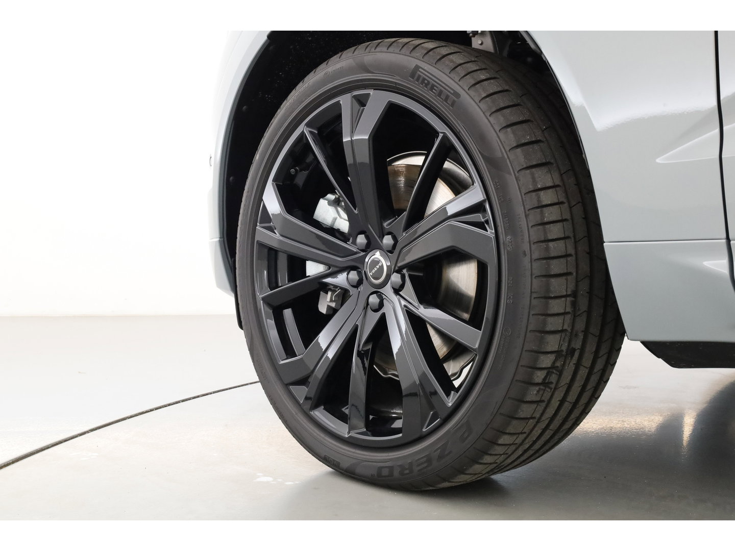 Volvo XC60 2.0 T8 Plug-in hybrid AWD Ultra Black Edition | Facelift 2026 | Pano-dak | H&K Audio | Head up | Gelaagd Glas | Blis | ACC | 360 camera |