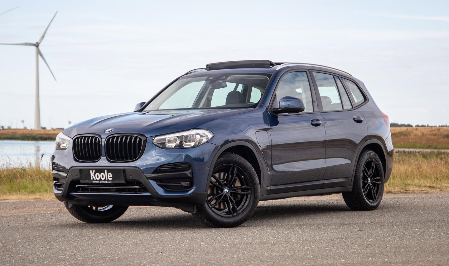 BMW X3 xDrive30e Executive BLACK LINE / PANORAMA DAK / CARPLAY / LEER / STOELVERWARMING / CAMERA