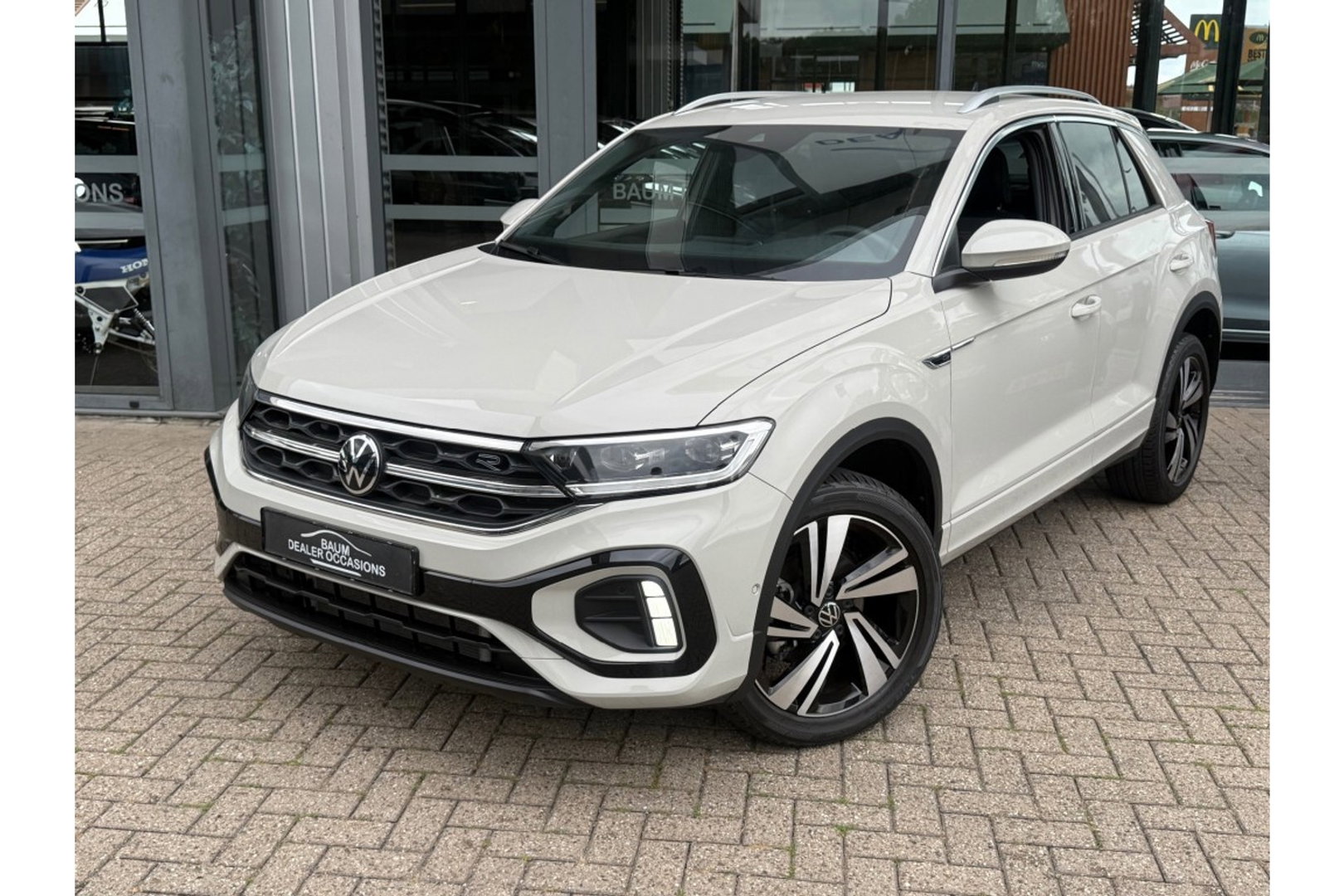 Volkswagen T-Roc 1.5 TSI R-LINE BUSINESS 150PK AUTOMAAT WINTERPACK CARPLAY