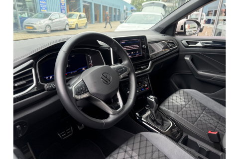 Volkswagen T-Roc 1.5 TSI R-LINE BUSINESS 150PK AUTOMAAT WINTERPACK CARPLAY