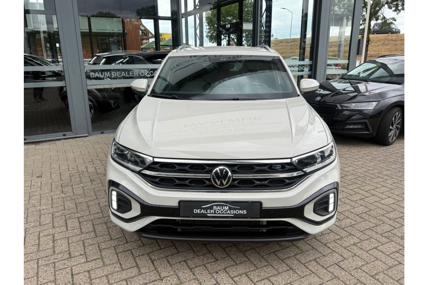 Volkswagen T-Roc 1.5 TSI R-LINE BUSINESS 150PK AUTOMAAT WINTERPACK CARPLAY