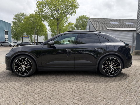 Porsche Macan 100 kWh Spyder 22 inc l luchtvering l Pano l Matrix Led