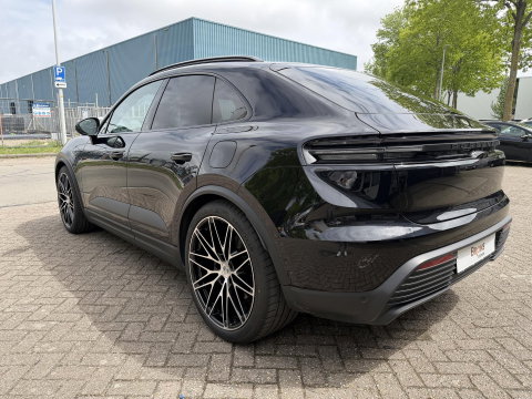 Porsche Macan 100 kWh Spyder 22 inc l luchtvering l Pano l Matrix Led