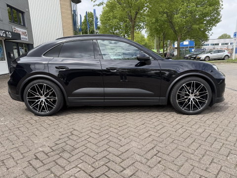 Porsche Macan 100 kWh Spyder 22 inc l luchtvering l Pano l Matrix Led