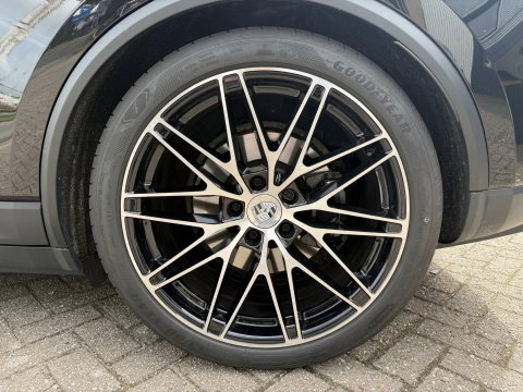 Porsche Macan 100 kWh Spyder 22 inc l luchtvering l Pano l Matrix Led