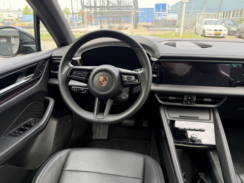Porsche Macan 100 kWh Spyder 22 inc l luchtvering l Pano l Matrix Led