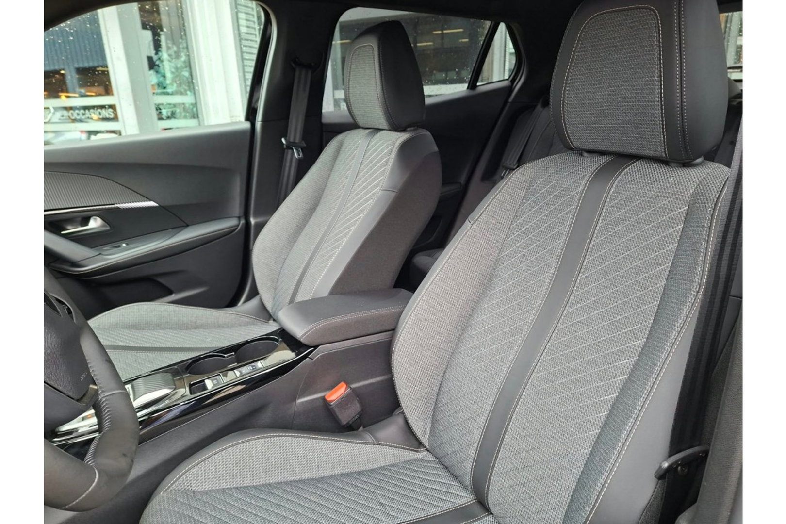 Peugeot 2008 1.2 PURETECH ALLUREPACK AUTOMAAT 130PK AIRCO NAVI CLIMA PDC-CAMERA