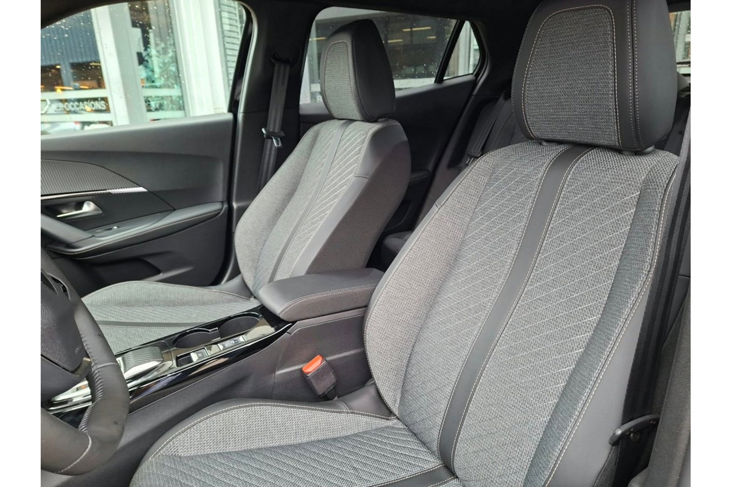 Peugeot 2008 1.2 PURETECH ALLUREPACK AUTOMAAT 130PK AIRCO NAVI CLIMA PDC-CAMERA