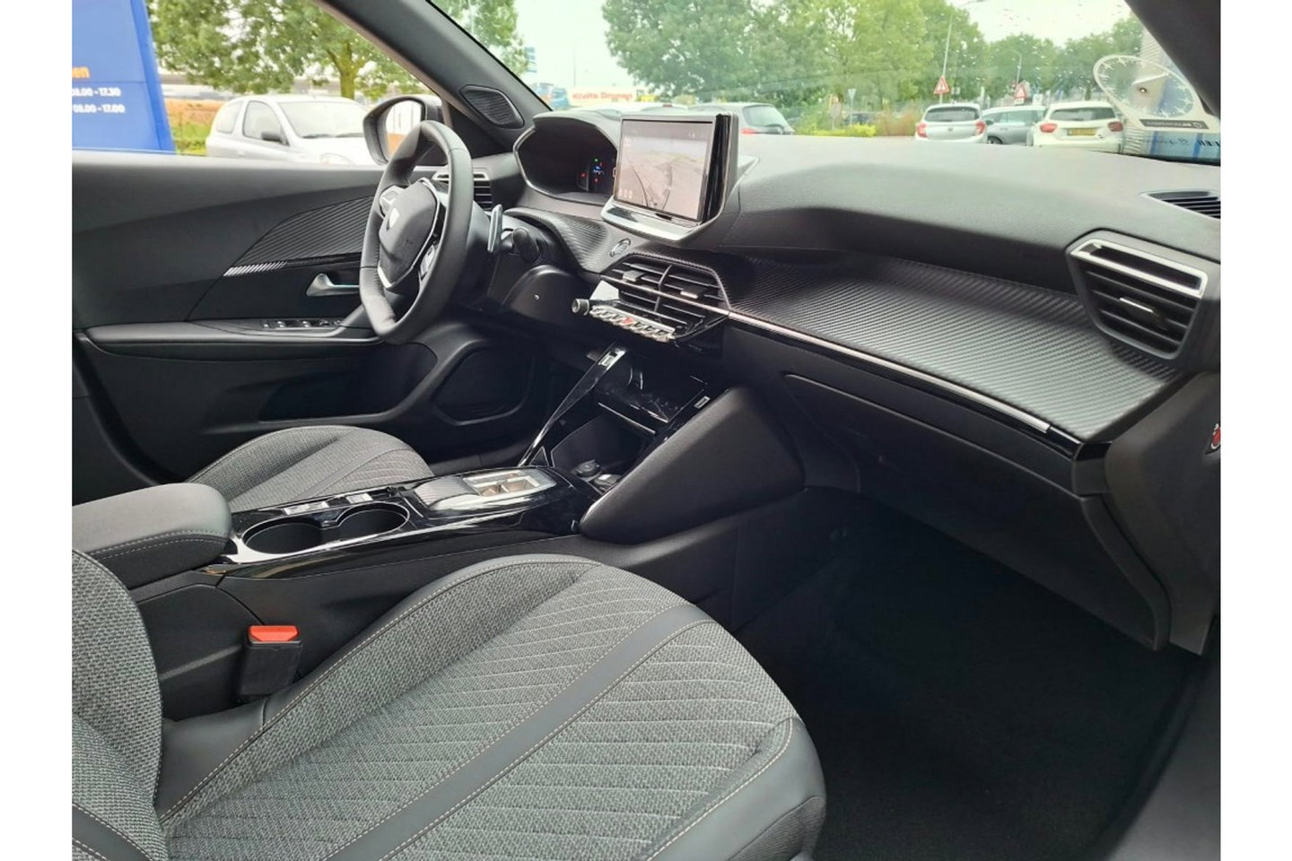 Peugeot 2008 1.2 PURETECH ALLUREPACK AUTOMAAT 130PK AIRCO NAVI CLIMA PDC-CAMERA