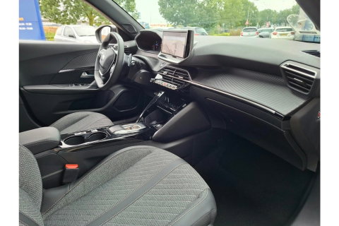 Peugeot 2008 1.2 PURETECH ALLUREPACK AUTOMAAT 130PK AIRCO NAVI CLIMA PDC-CAMERA