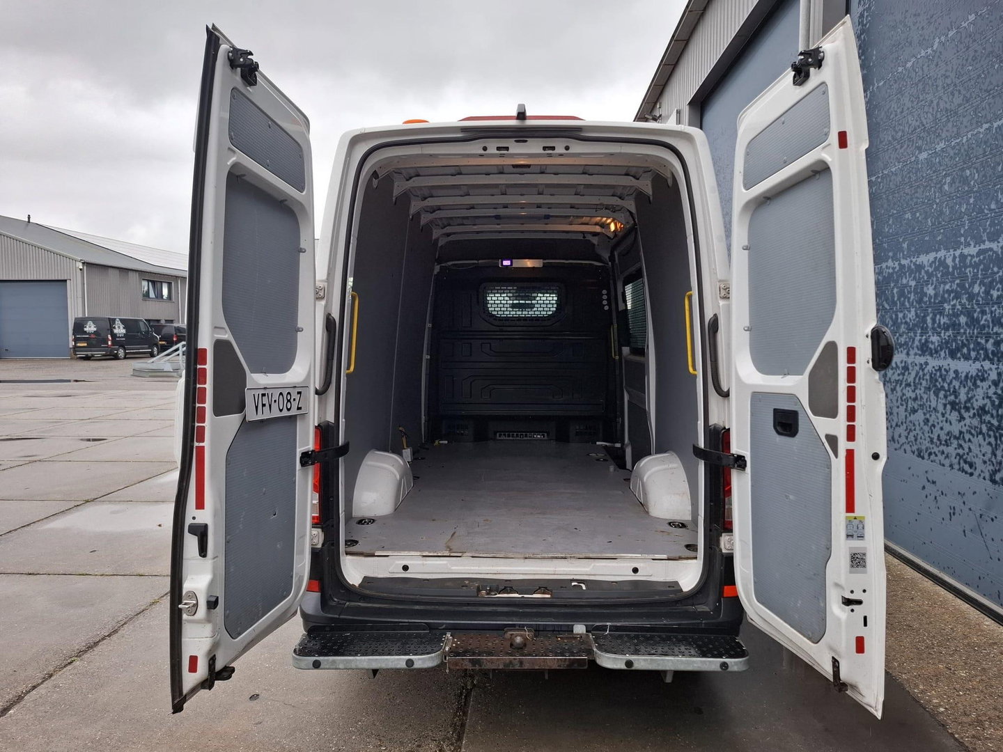 Volkswagen Crafter 35 2.0 TDI L3H3 EL Highline AIRCO / CRUISE CONTROLE / TREKHAAK / NAVI / CARPLAY