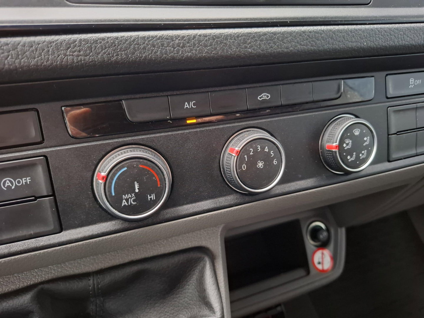 Volkswagen Crafter 35 2.0 TDI L3H3 EL Highline AIRCO / CRUISE CONTROLE / TREKHAAK / NAVI / CARPLAY
