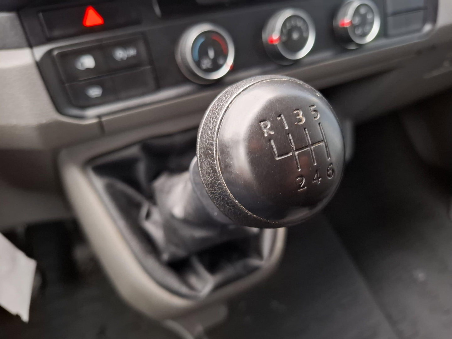 Volkswagen Crafter 35 2.0 TDI L3H3 EL Highline AIRCO / CRUISE CONTROLE / TREKHAAK / NAVI / CARPLAY