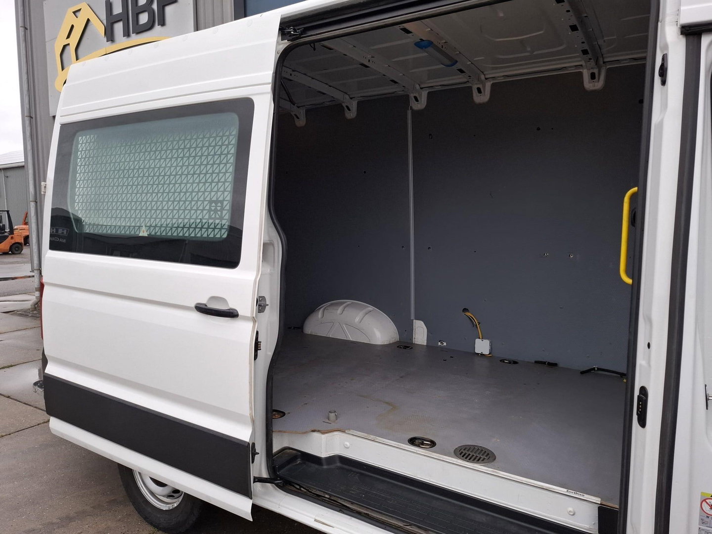 Volkswagen Crafter 35 2.0 TDI L3H3 EL Highline AIRCO / CRUISE CONTROLE / TREKHAAK / NAVI / CARPLAY