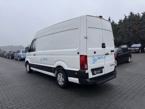 MAN eTGE Basis 36 kWh L3 H3 (2-FASE) {Soh-86%} Aut. *HEATPUMP | NAVI-FULLMAP | AIRCO | CRUISE | CAMERA | HEATED-ERGO-SEATS | PDC | DAB | WIFI | FULL-LED | CCS-FASTLOADER | 18"ALU*