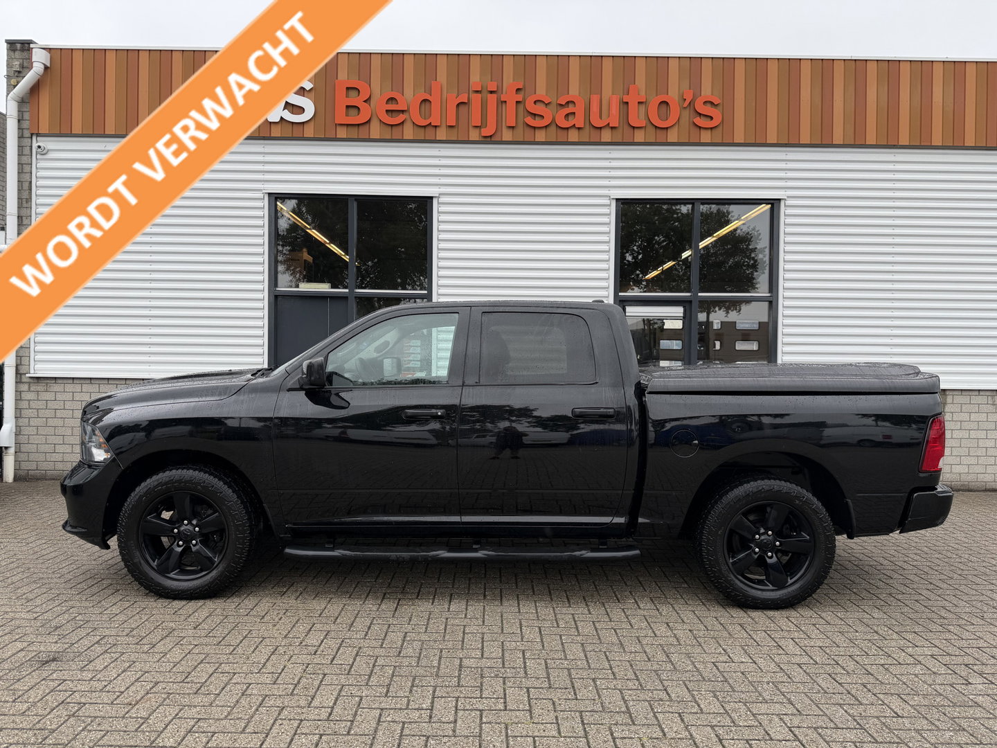 Dodge Ram Pick-Up 1500 CLASSIC 4x4 / Prins LPG / luchtvering achter / trekhaak 3500 kg / 5 persoons / lease vanaf € 619 / cruise en climate control / navigatie / vaste prijs rijklaar € 37.750 ex btw