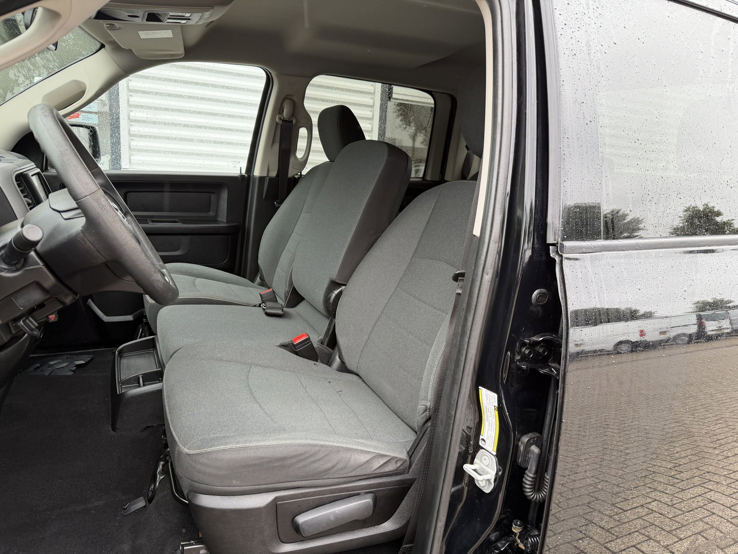Dodge Ram Pick-Up 1500 CLASSIC 4x4 / Prins LPG / luchtvering achter / trekhaak 3500 kg / 5 persoons / lease vanaf € 619 / cruise en climate control / navigatie / vaste prijs rijklaar € 37.750 ex btw