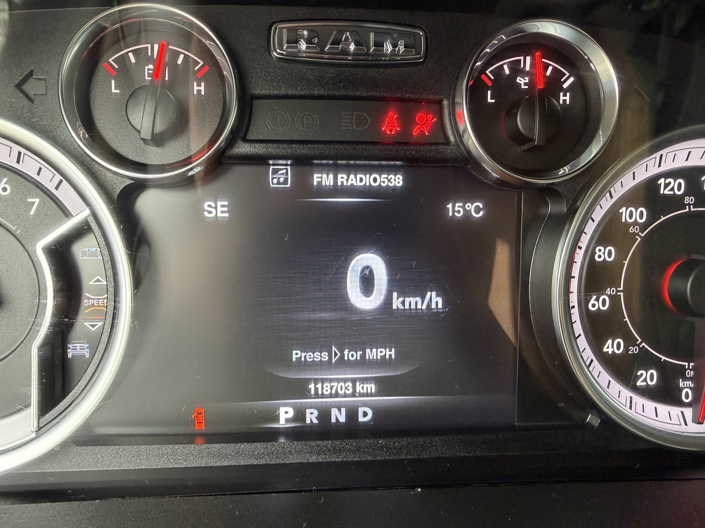 Dodge Ram Pick-Up 1500 CLASSIC 4x4 / Prins LPG / luchtvering achter / trekhaak 3500 kg / 5 persoons / lease vanaf € 619 / cruise en climate control / navigatie / vaste prijs rijklaar € 37.750 ex btw