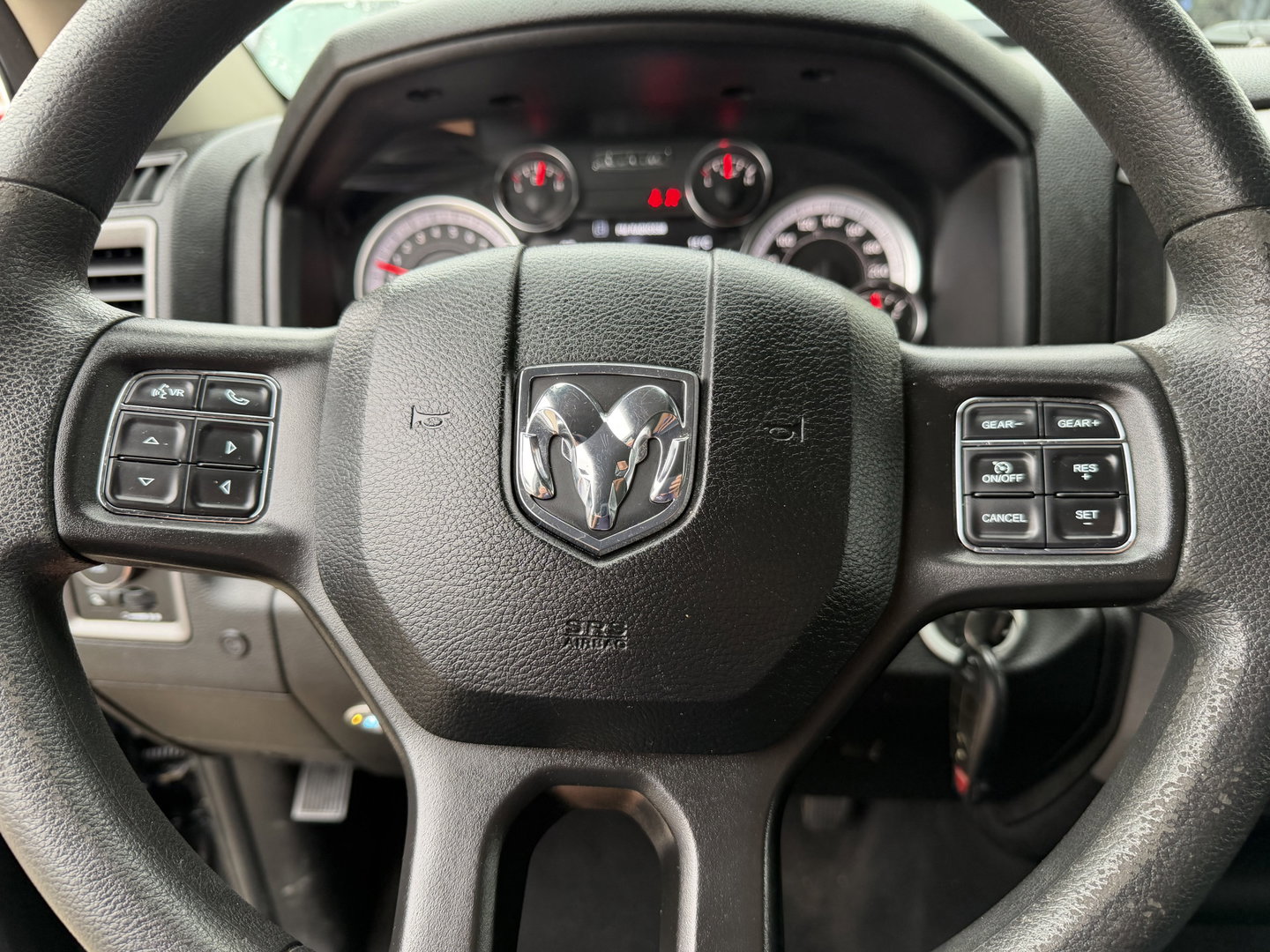 Dodge Ram Pick-Up 1500 CLASSIC 4x4 / Prins LPG / luchtvering achter / trekhaak 3500 kg / 5 persoons / lease vanaf € 619 / cruise en climate control / navigatie / vaste prijs rijklaar € 37.750 ex btw
