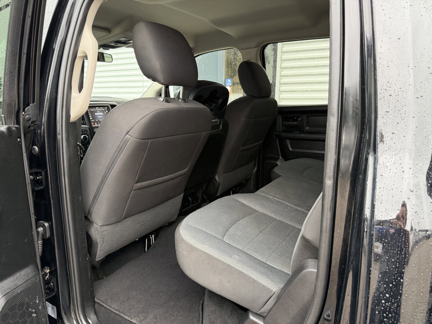 Dodge Ram Pick-Up 1500 CLASSIC 4x4 / Prins LPG / luchtvering achter / trekhaak 3500 kg / 5 persoons / lease vanaf € 619 / cruise en climate control / navigatie / vaste prijs rijklaar € 37.750 ex btw