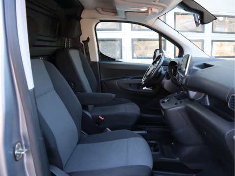 Opel Combo 1.5D 131pk Automaat Euro 6 Lang L2 - Airco - Camera - Cruise - Trekhaak