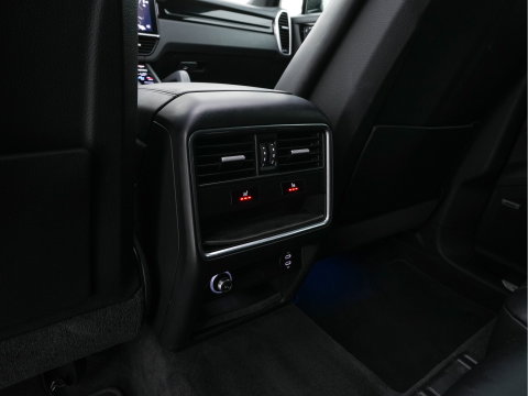 Porsche Cayenne 3.0 E-Hybrid (Plug-in) {SoH-100%} (INCL.BTW) *PANO | LEATHER | FULL-LED | SPORT-CHRONO | MEMORY-PACK | BOSE-SOUND | TOP-VIEW | HEATED-COMFORTSEATS | NAVI-FULLAMP | PRIVACY-GLASS | SHIFT-PADDLES | 22''ALU | TOWBAR*