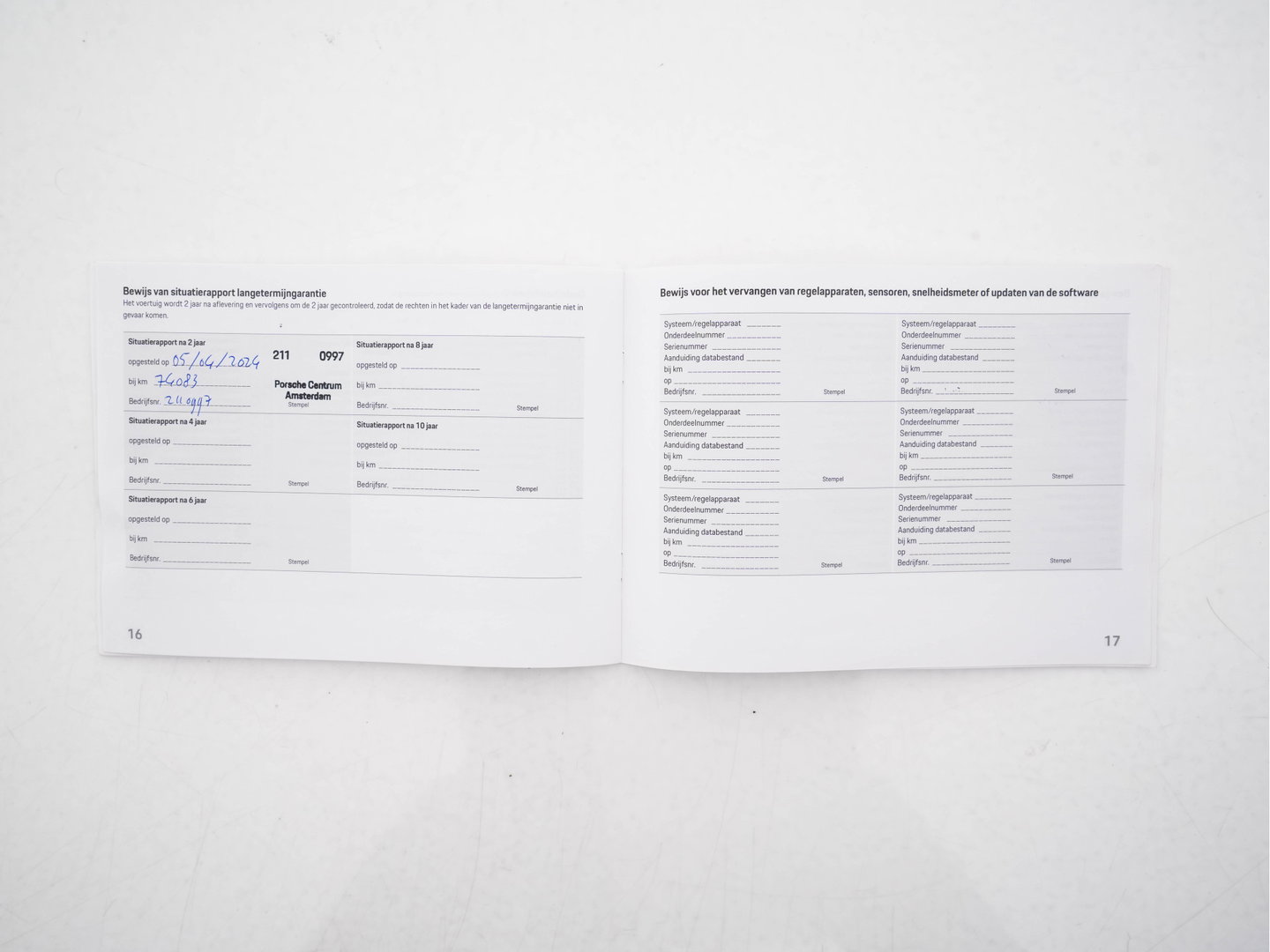 Porsche Cayenne 3.0 E-Hybrid (Plug-in) {SoH-100%} (INCL.BTW) *PANO | LEATHER | FULL-LED | SPORT-CHRONO | MEMORY-PACK | BOSE-SOUND | TOP-VIEW | HEATED-COMFORTSEATS | NAVI-FULLAMP | PRIVACY-GLASS | SHIFT-PADDLES | 22''ALU | TOWBAR*