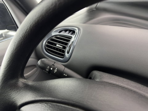 Citroën Xsara Picasso 1.6i Différence *AIRCO | COMFORT-SEATS | RADIO-CD/MP3 | TOWBAR*