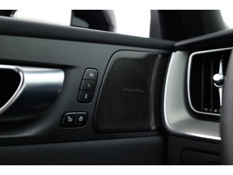 Volvo XC60 T6 Plug-in hybrid Plus Black Edition | Pano | 360cam | H&K Audio | Memory | Elek. Trekhaak | Pilot Assist | Bliss