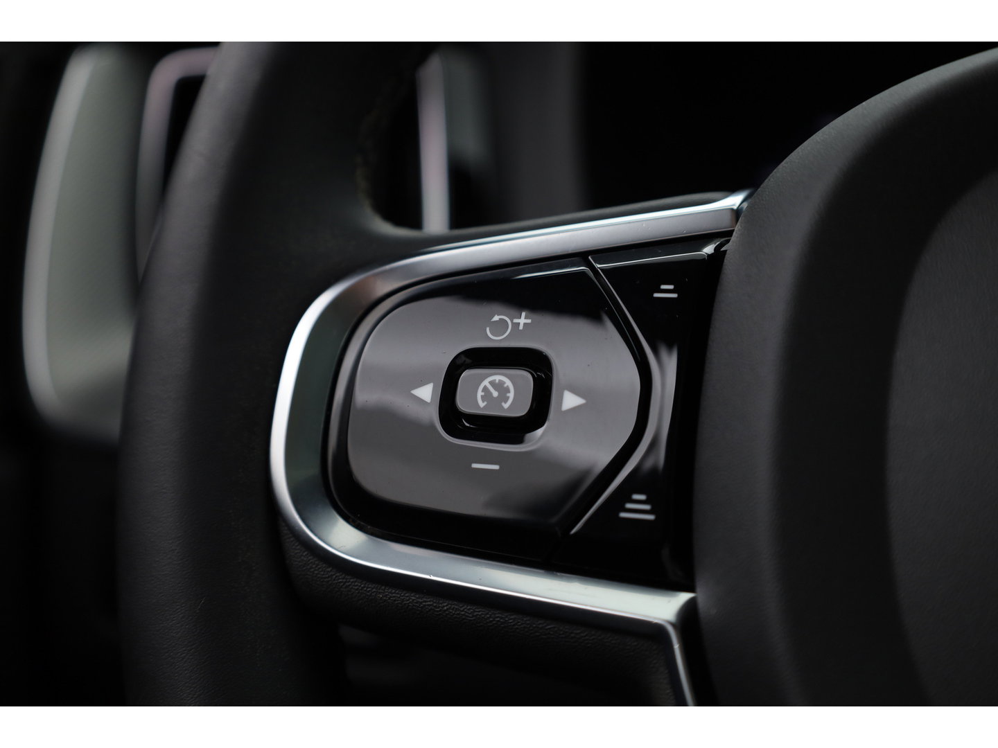 Volvo XC60 T6 Plug-in hybrid Plus Black Edition | Pano | 360cam | H&K Audio | Memory | Elek. Trekhaak | Pilot Assist | Bliss