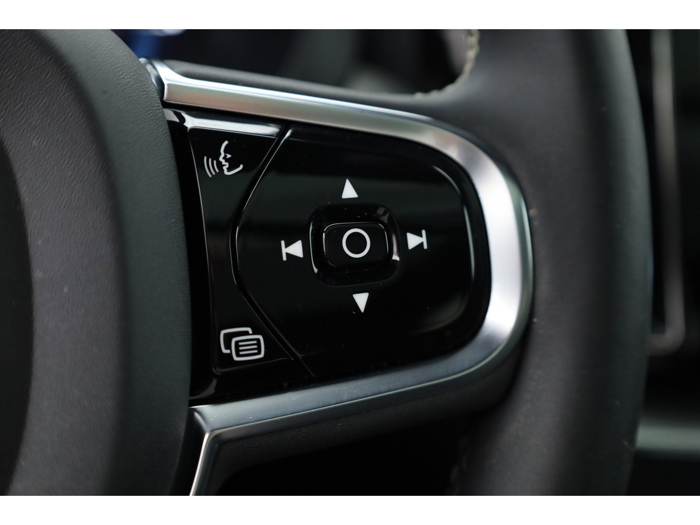 Volvo XC60 T6 Plug-in hybrid Plus Black Edition | Pano | 360cam | H&K Audio | Memory | Elek. Trekhaak | Pilot Assist | Bliss