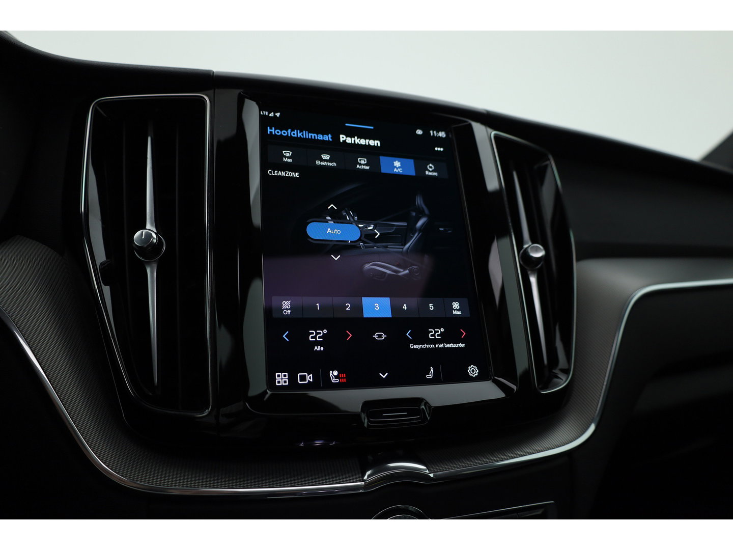 Volvo XC60 T6 Plug-in hybrid Plus Black Edition | Pano | 360cam | H&K Audio | Memory | Elek. Trekhaak | Pilot Assist | Bliss