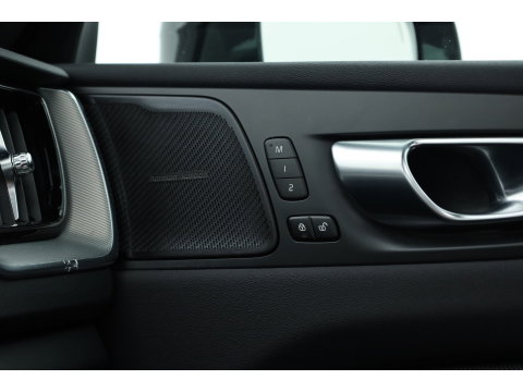 Volvo XC60 T6 Plug-in hybrid Plus Black Edition | Pano | 360cam | H&K Audio | Memory | Elek. Trekhaak | Pilot Assist | Bliss