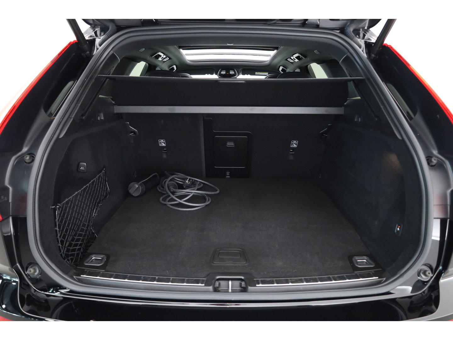 Volvo XC60 T6 Plug-in hybrid Plus Black Edition | Pano | 360cam | H&K Audio | Memory | Elek. Trekhaak | Pilot Assist | Bliss