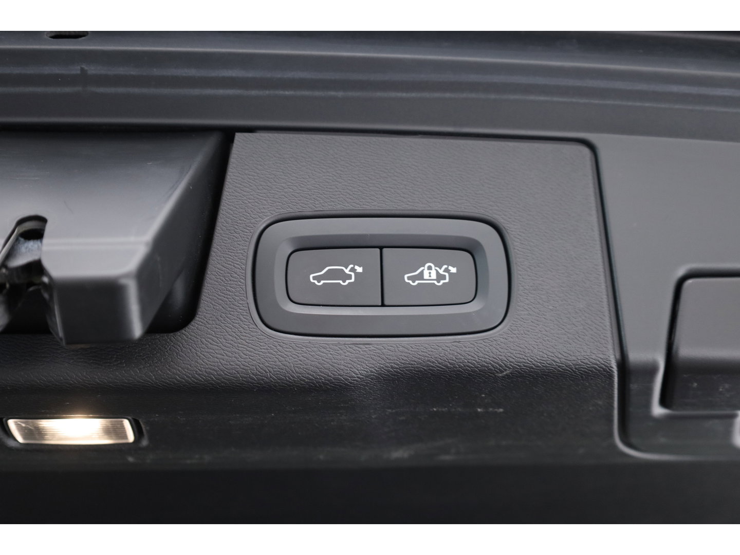 Volvo XC60 T6 Plug-in hybrid Plus Black Edition | Pano | 360cam | H&K Audio | Memory | Elek. Trekhaak | Pilot Assist | Bliss