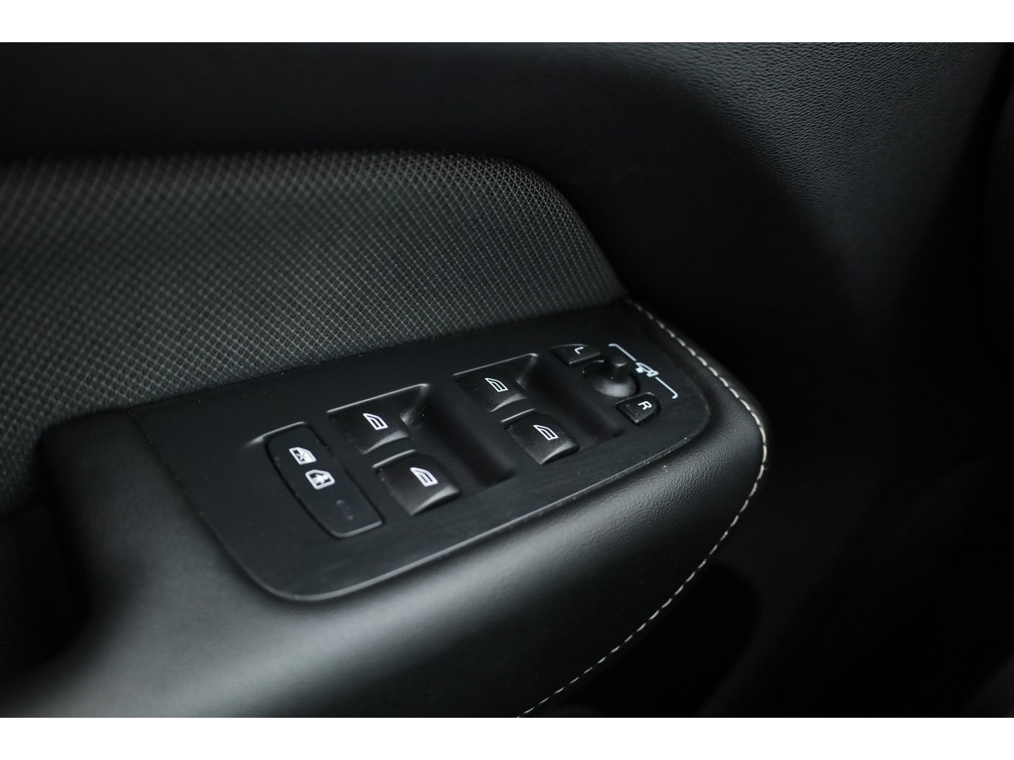 Volvo XC60 T6 Plug-in hybrid Plus Black Edition | Pano | 360cam | H&K Audio | Memory | Elek. Trekhaak | Pilot Assist | Bliss