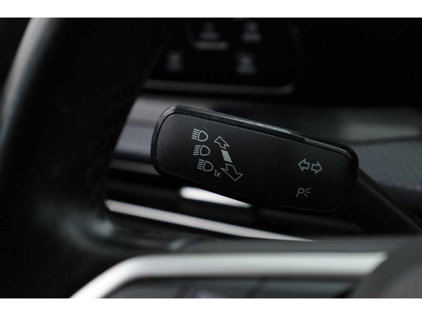 Volkswagen Golf 1.0 TSI Life | Stoel- Stuurverw. | Apple CarPlay | Navi | LED | PDC | Digi. Cockpit | All Seasons