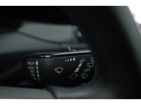 Volkswagen Golf 1.0 TSI Life | Stoel- Stuurverw. | Apple CarPlay | Navi | LED | PDC | Digi. Cockpit | All Seasons