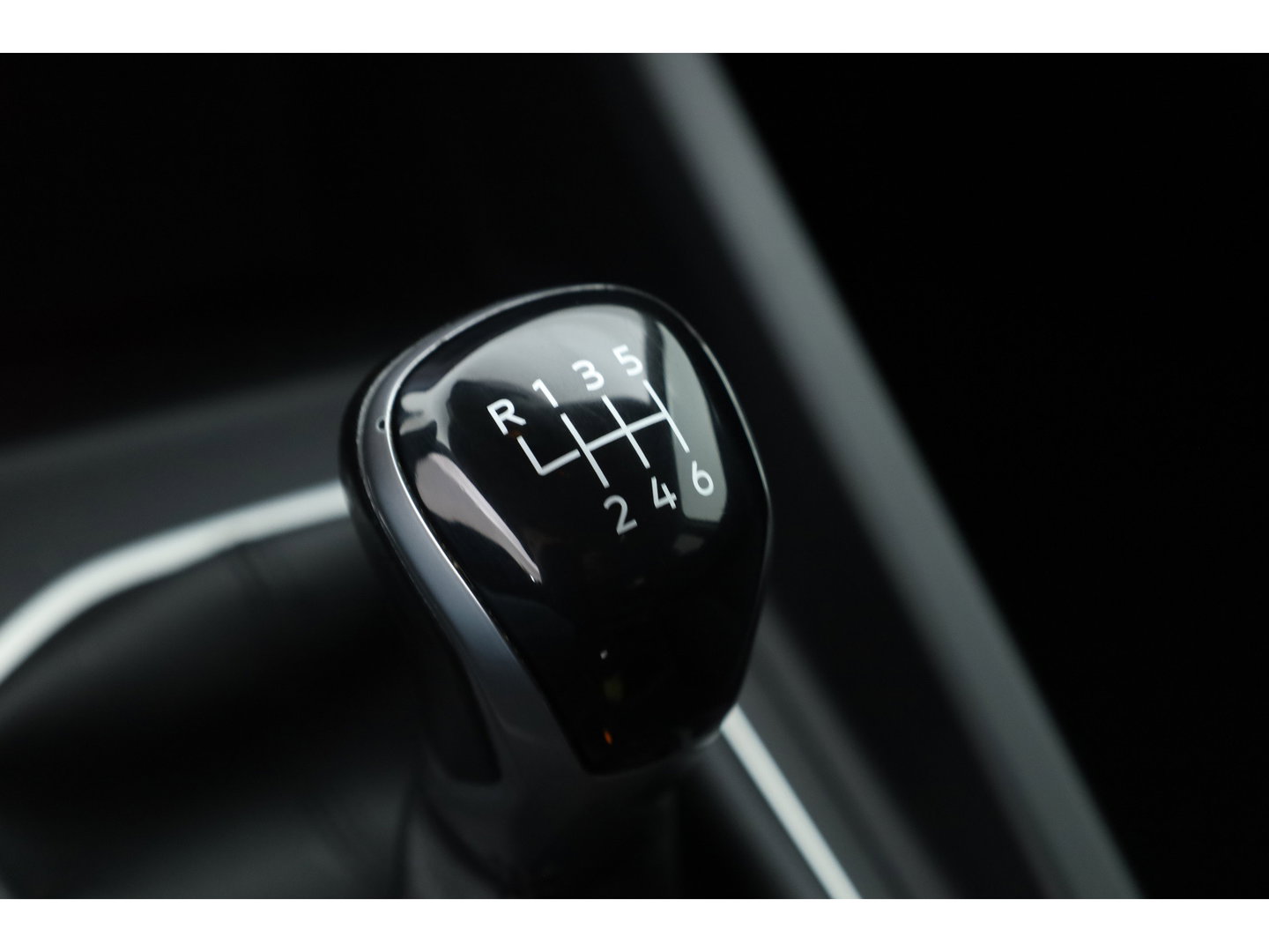 Volkswagen Golf 1.0 TSI Life | Stoel- Stuurverw. | Apple CarPlay | Navi | LED | PDC | Digi. Cockpit | All Seasons