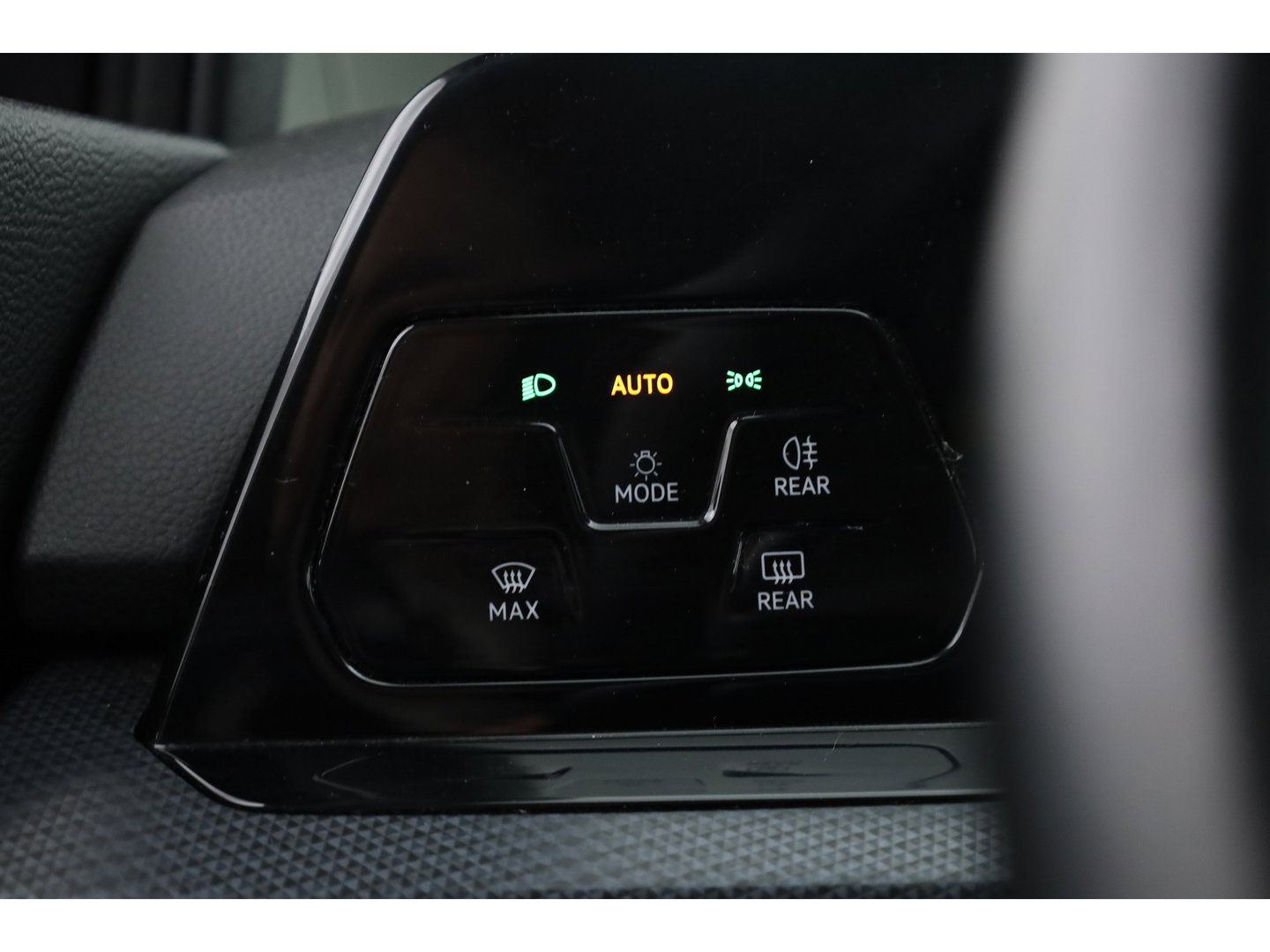 Volkswagen Golf 1.0 TSI Life | Stoel- Stuurverw. | Apple CarPlay | Navi | LED | PDC | Digi. Cockpit | All Seasons
