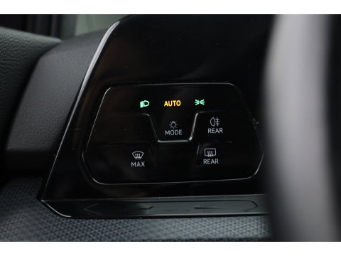 Volkswagen Golf 1.0 TSI Life | Stoel- Stuurverw. | Apple CarPlay | Navi | LED | PDC | Digi. Cockpit | All Seasons