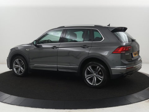 Volkswagen Tiguan 2.0 TSI 4Motion Highline Business R | Adaptive cruise | Carplay | Stuur/stoel verwarming | 3 zone klimaat | Climate control | Bluetooth | Navigatie  | Elektrische achterklep